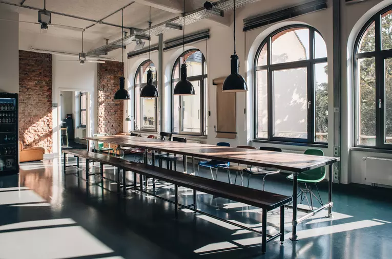 Ess- und Meetingtisch