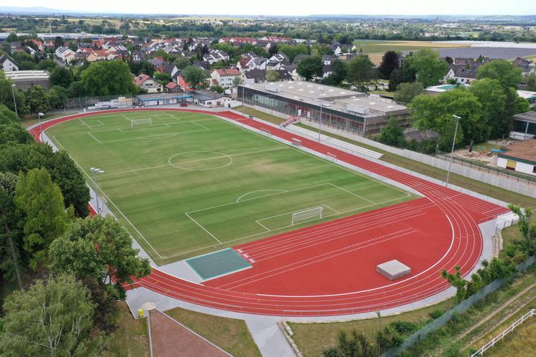 Sanierte Wettkampfbahn für Leichtathletik und Fußball