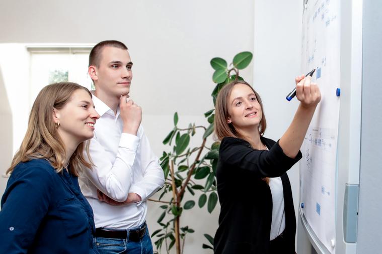 Mitarbeiter bei einer Besprechung