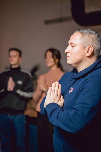 Wöchentliches Office Yoga um Geist und Körper in Einklang zu bringen