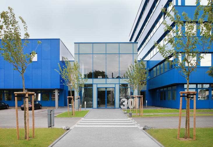 Zentrale Tower 1 Eingang Außen