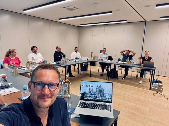 Blueminds_ beim Meeting