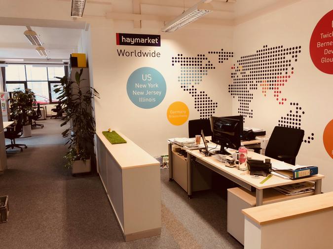 Arbeitsplatz im Großraumbüro