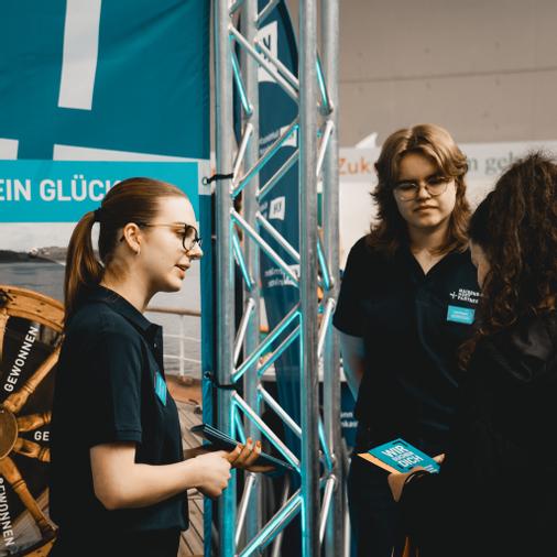 Wir besuchen regelmäßig Job- und Karrieremessen.