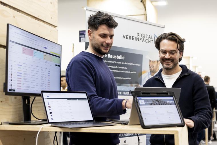 Sebastian und Tim am Messestand der DigitalBAU in Köln