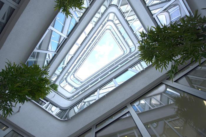 Atrium im Bürogebäude