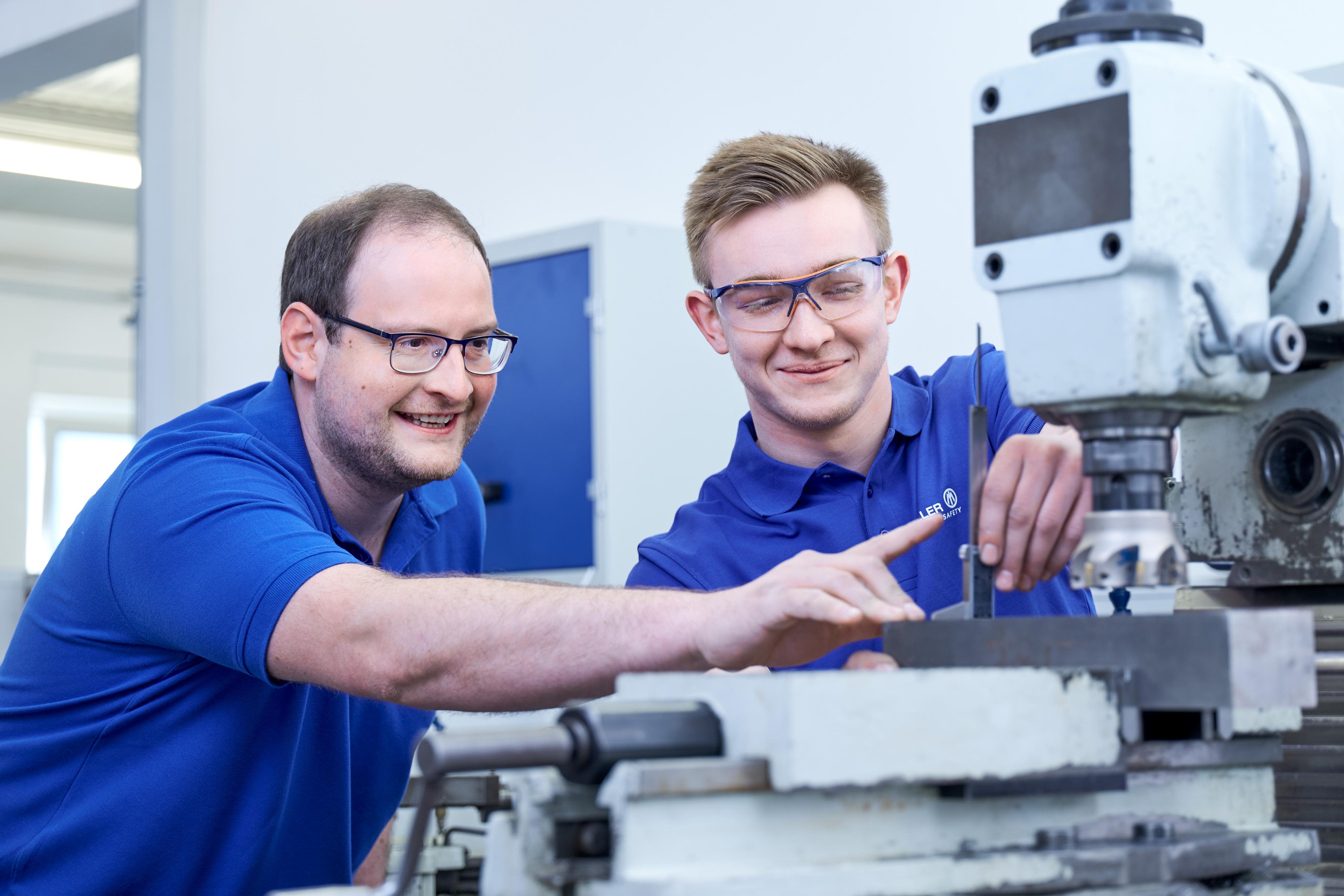 Company photo of Jean Müller GmbH Elektrotechnische Fabrik (1)