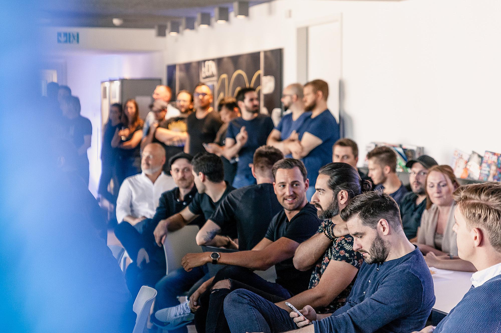Kollegen, All Hands, Monthly, i22