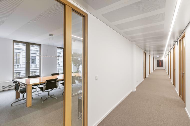 Besprechungsraum und Flur