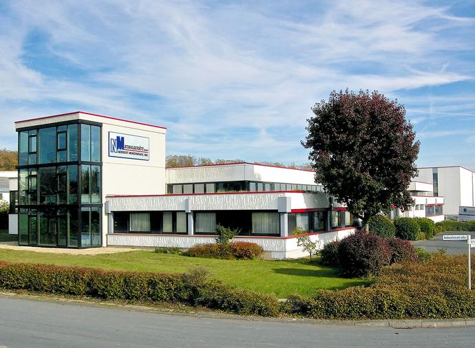 Blick auf das Verwaltungsgebäude 