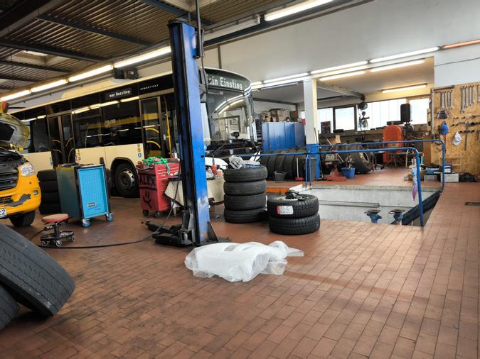 Werkstatt plus Fahrzeug