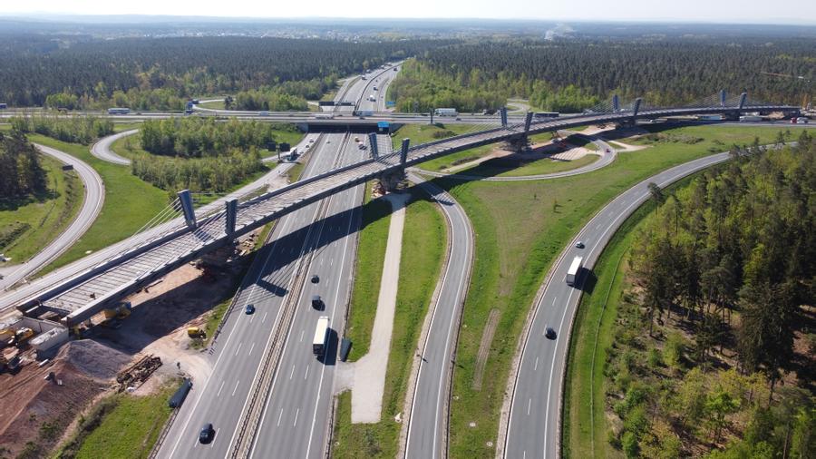 Neue Donges-Stahlbrücke über die A3 bei Nürnberg