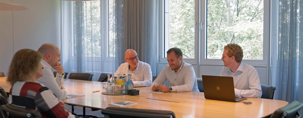 Kollegen im Meetingraum