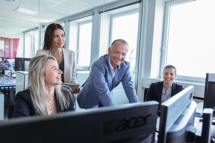Ein Teil des Asset Management-Teams am arbeitsplatz - das sind deine zukünftigen Kollegen