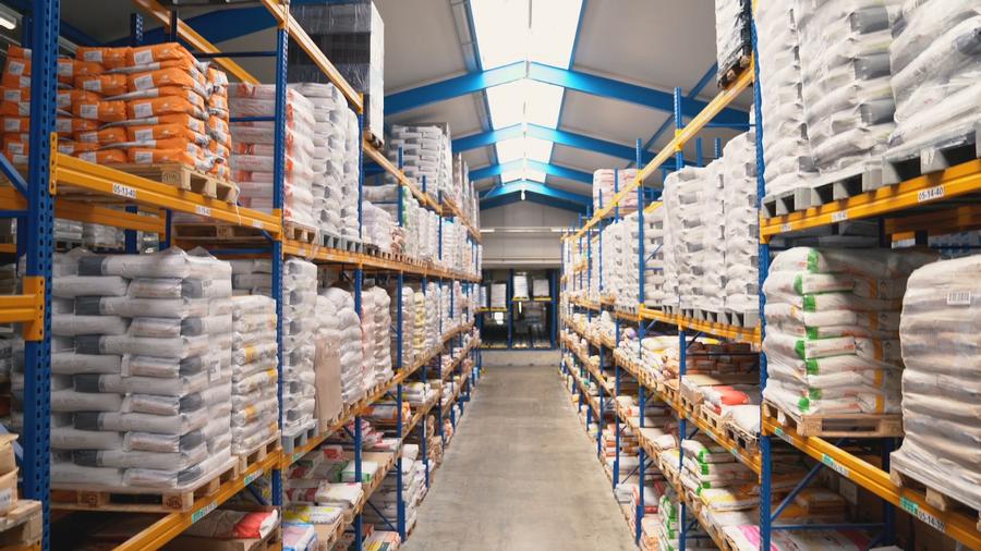 moderne Technik verwaltet das gesamte Lager
