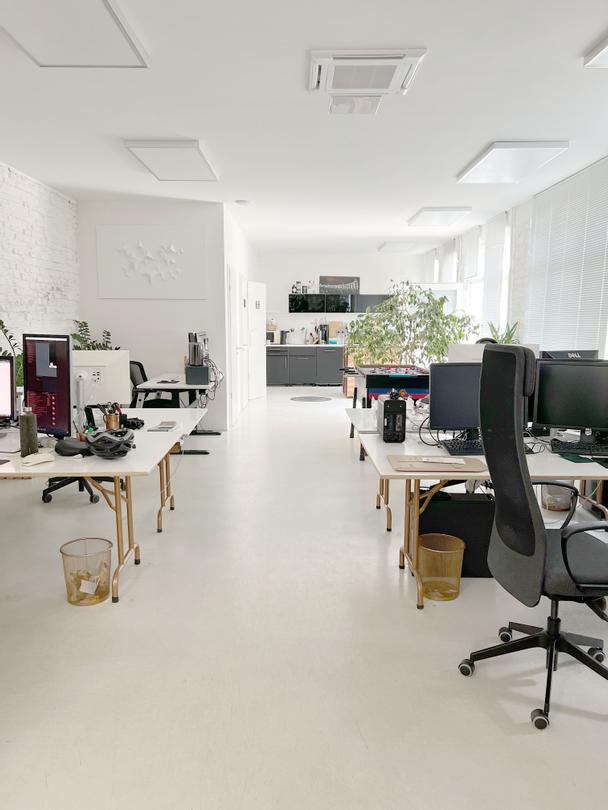 Arbeitsplätze, Blick in die Küche