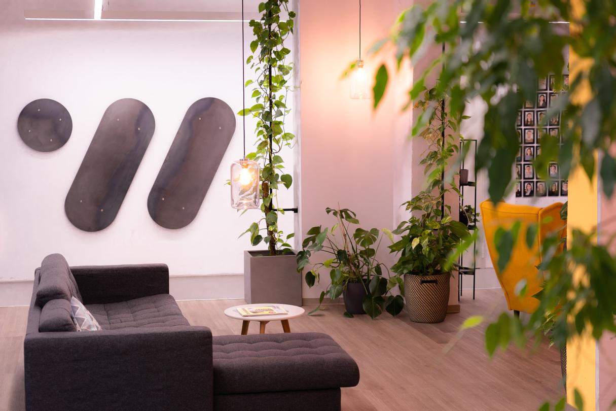Unser gemütlicher Loungebereich zum Austauschen, Arbeiten oder Lernen