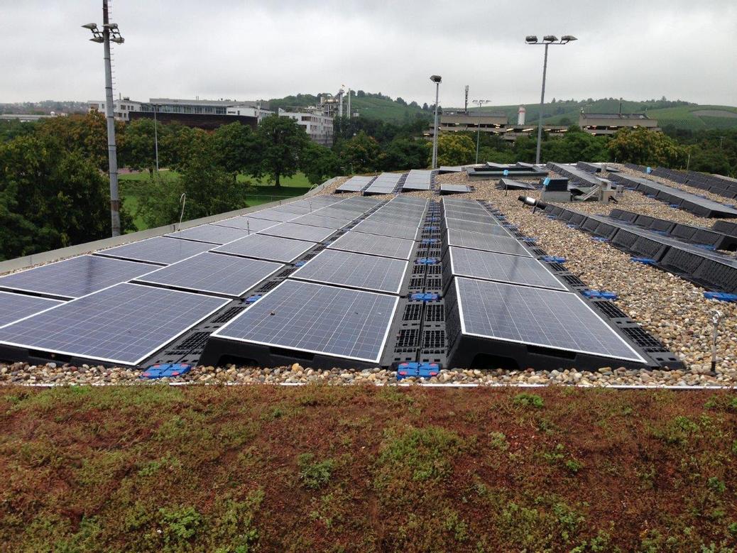 Referenz: Flachdach mit Solaranlage