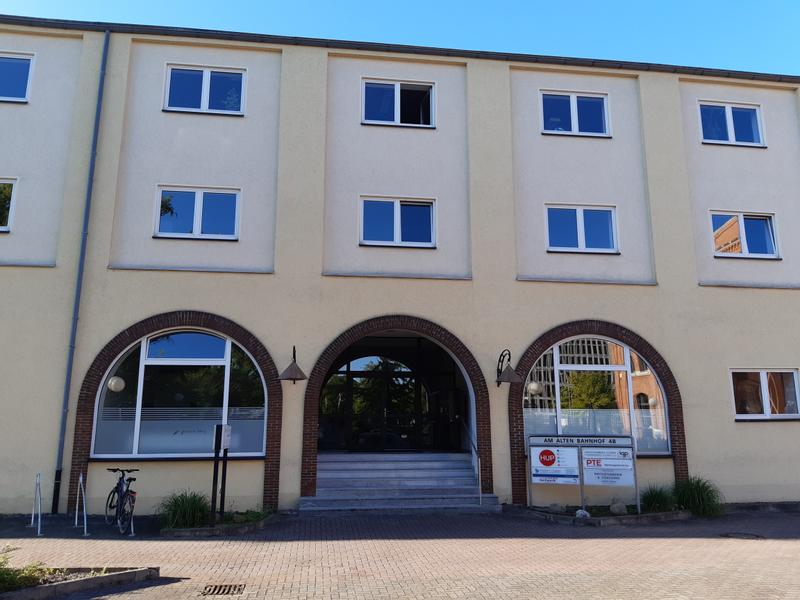 Unser Bürogebäude mit Hauptzugang