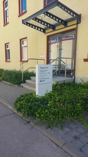 Eingang Gebäude CE-SYS Engineering am Standort Erfurt