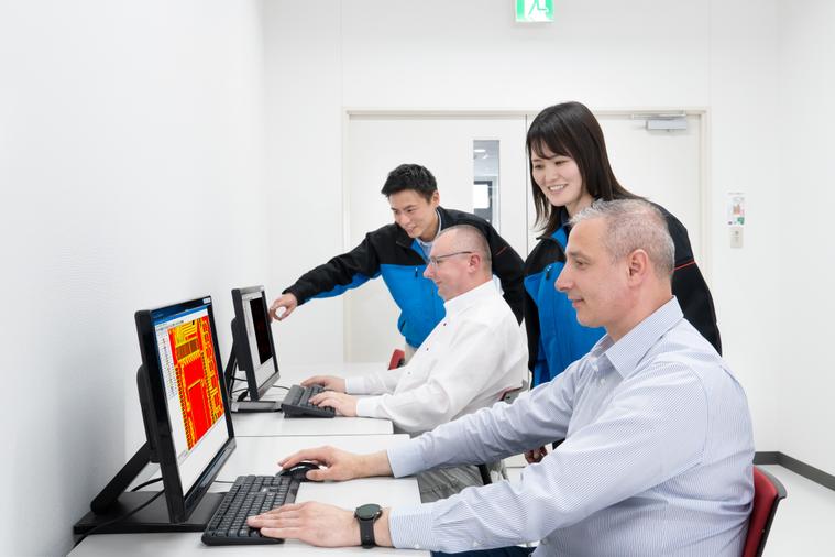 Unsere Techniker im Training bei unseren Lieferanten