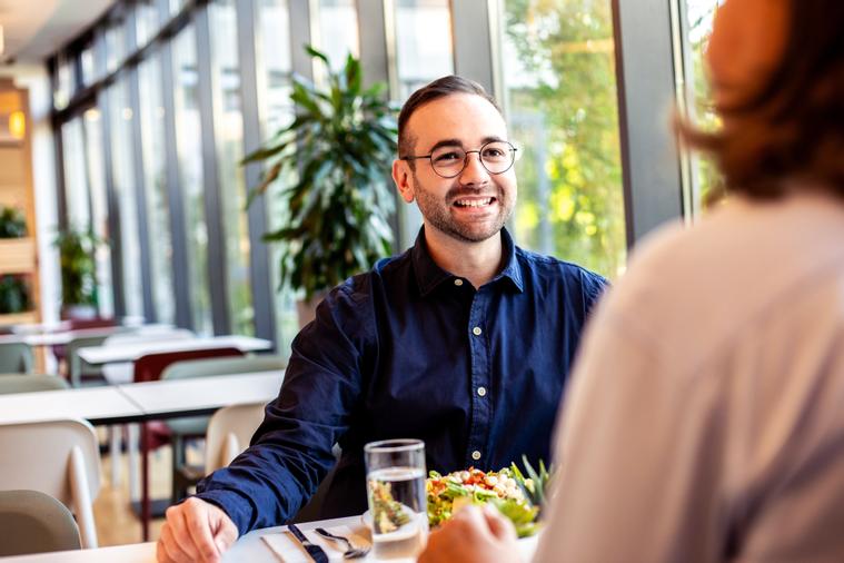 Gemeinsames Essen im Betriebsrestaurant