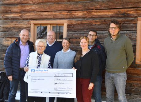 Holzunion-Team bei Spendenübergabe