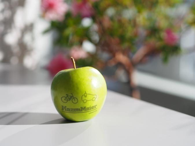 Apfel mit Kazenmaier-Branding / Frisches Obst