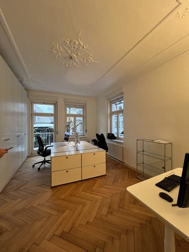 Arbeitszimmer mit Balkon