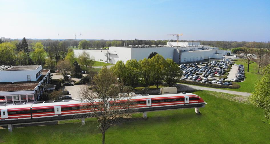 Transrapid auf dem Firmengelände