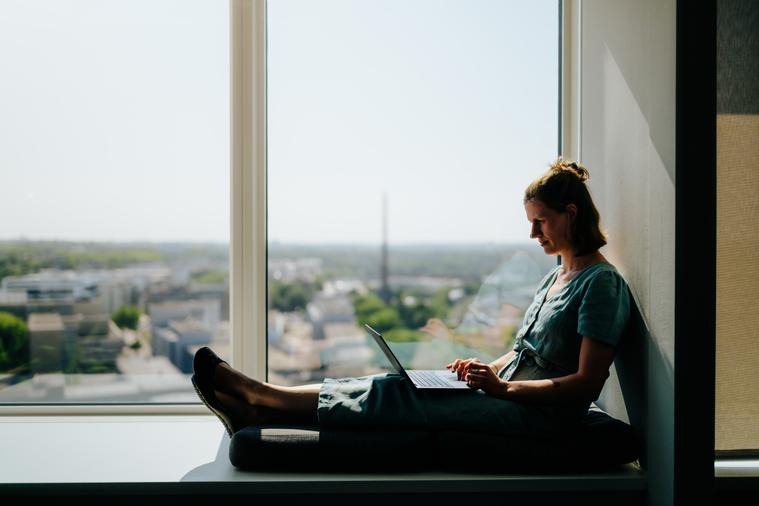 Arbeiten im Büro mit Aussicht