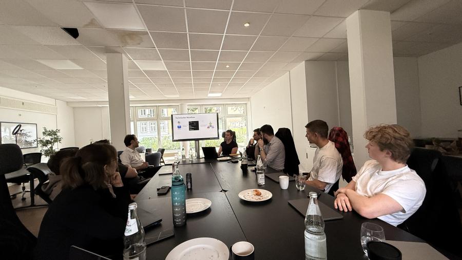 Besprechung bei Team Event